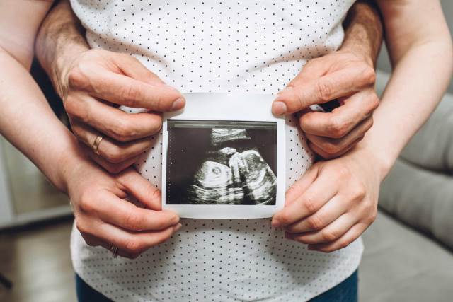 2131873_stockphotoamanhusbandhugginghispregnantwifeinthehomehappyfamilypregnancyyoungexpectingwoman1434027104_ff.jpg 